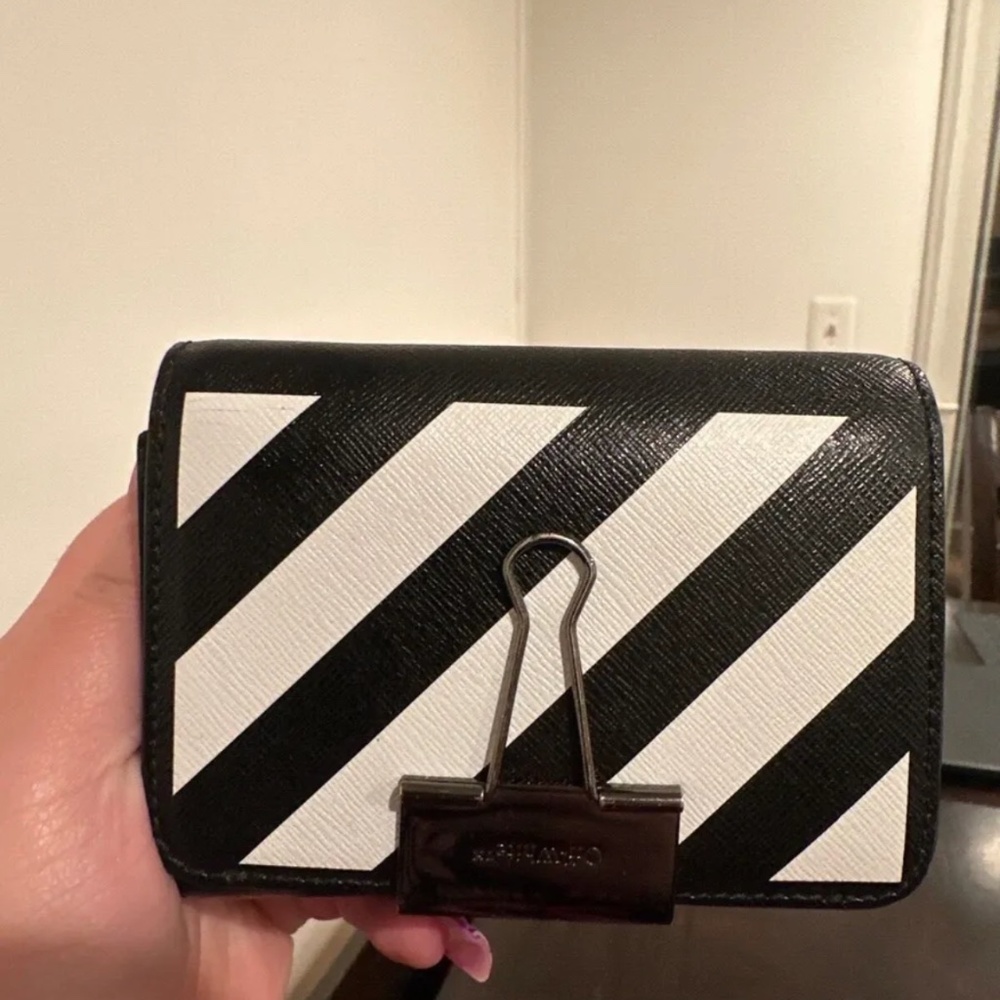 Off white wallet